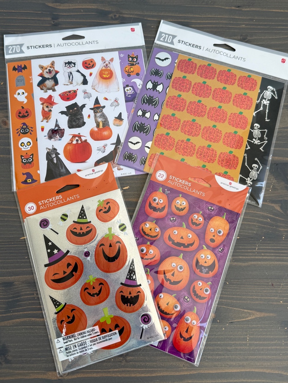 4 unopened packs of American Greetings
Halloween stickers - 532 pcs